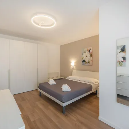Apartmentsgarda - Residenza Eleonora Lägenhet *